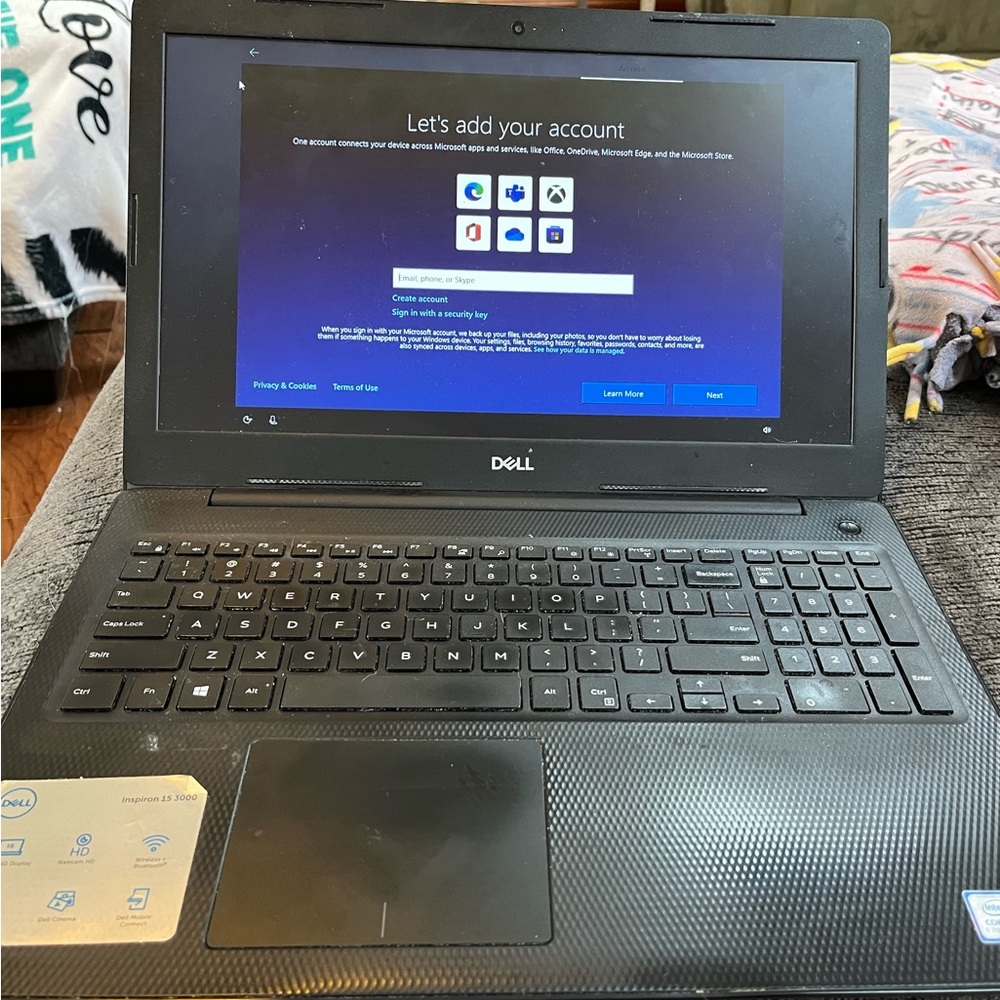 Dell Inspiron 15 3000 Series Laptop i3-7020U 8GB RAM 915 GB HDD Windows 10 Home